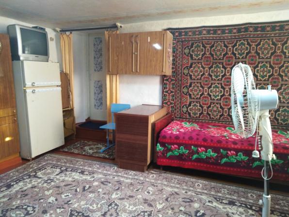 Сдаю для девочек часть дома, р-н Аз. рынка, отд. вх., 2 к. в/у.